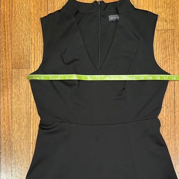 Classic Black Sleeveless V-Neck Dress Size Medium - Picture 12 of 14